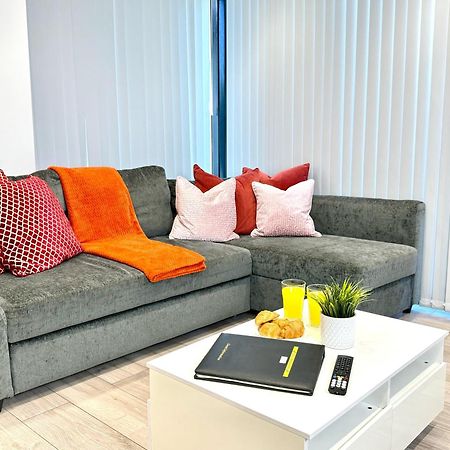 Evergreen Lodge - Two Bed Lux Flat - Parking, Garden, Patio, Wifi, Netflix - Close To Blenheim Palace & Oxford - F3 Kidlington Zewnętrze zdjęcie