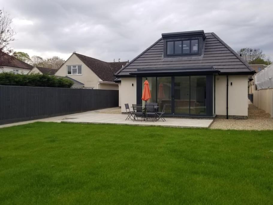Evergreen Lodge - Two Bed Lux Flat - Parking, Garden, Patio, Wifi, Netflix - Close To Blenheim Palace & Oxford - F3 Kidlington Zewnętrze zdjęcie